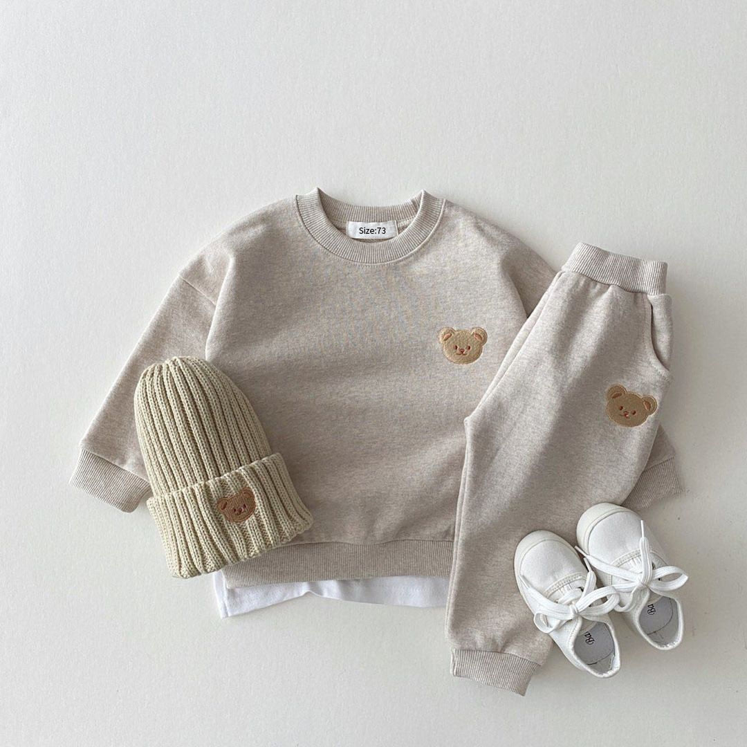 Kinder 2-delige set met comfortabele top en broek, ideaal voor peuters en baby's.