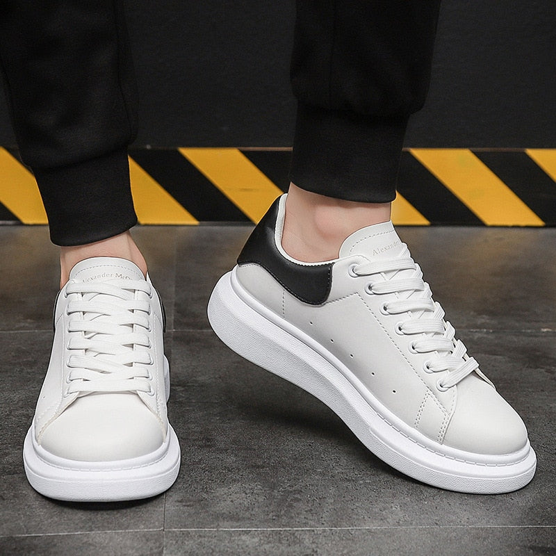 Heren urban sneakers wit/zwart, stijlvol en comfortabel voor dagelijks gebruik.