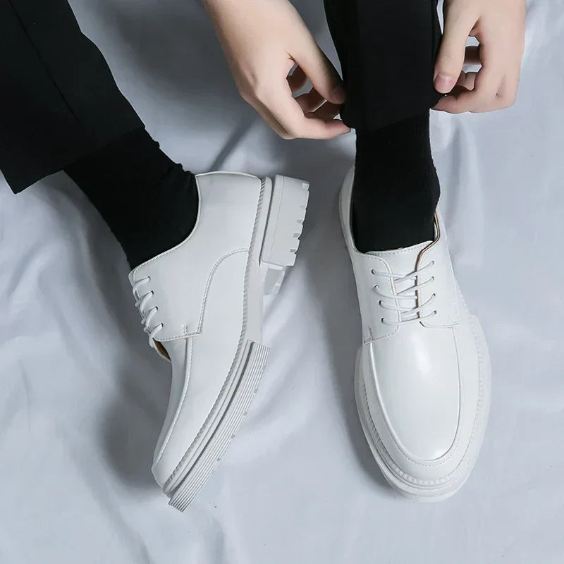 Stijlvolle heren oxford veterschoenen in zwart. Een essentieel item voor de moderne mannenmode collectie.