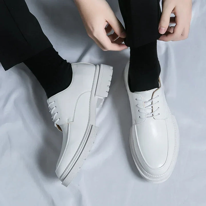 Stijlvolle heren oxford veterschoenen in zwart. Een essentieel item voor de moderne mannenmode collectie.