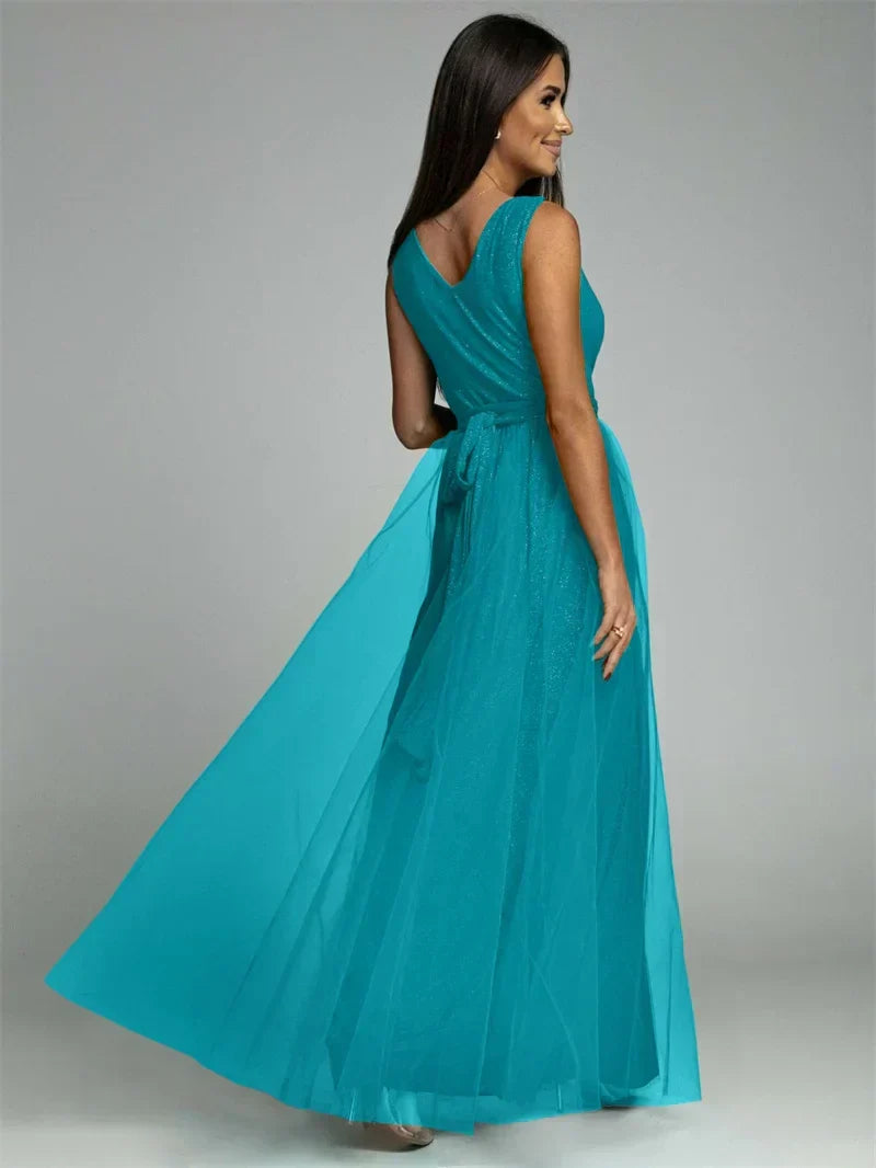 Chique V-hals zomerjurk, mouwloos en flatterend, elegante modekeuze voor dames.