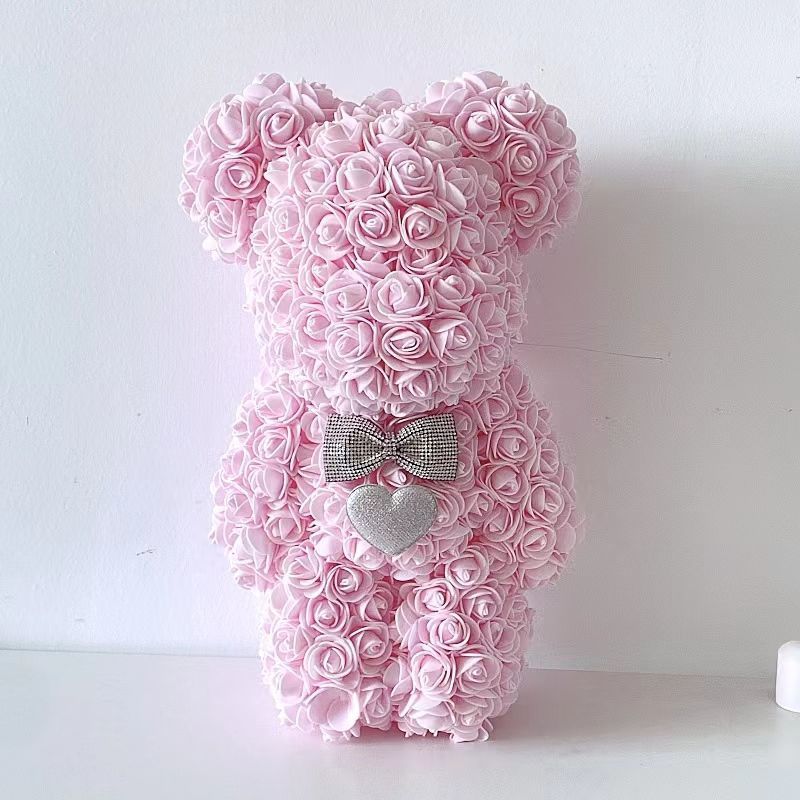 Teddybeer van rozen met strik, liefdevol en duurzaam geschenk voor elke gelegenheid.