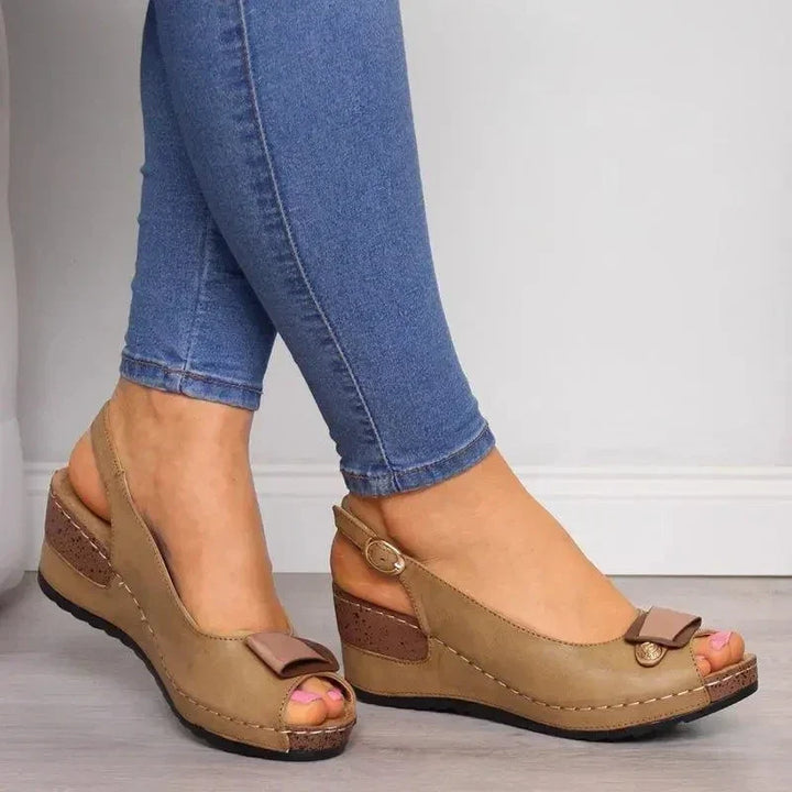 Elegante dames orthopedische sandalen met hak bieden comfort en voetpijn verlichting voor zomerse dagen. Brede maten.