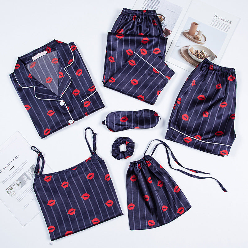 Luxe satijnen damespyjama set, een perfect elegant cadeau. Comfortabele slaapkleding voor ontspannen avonden thuis.