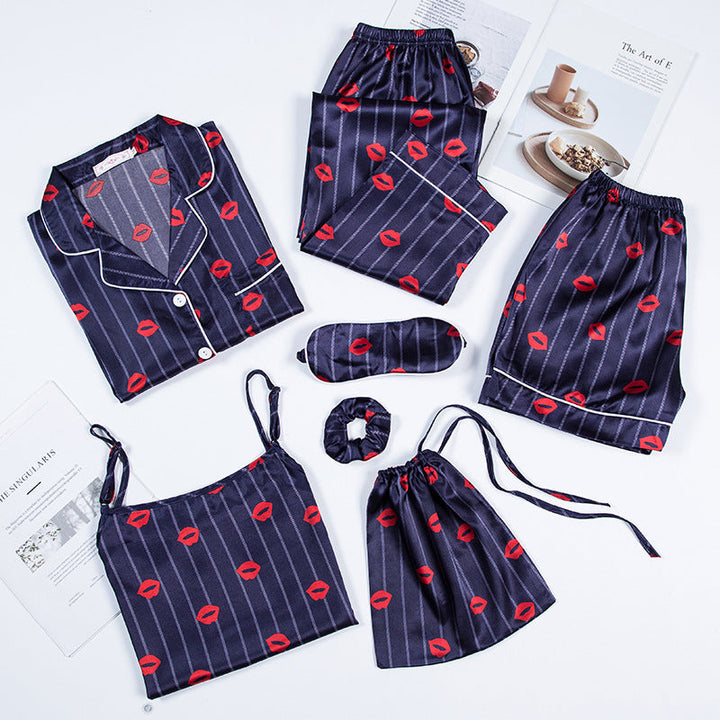 Luxe satijnen damespyjama set, een perfect elegant cadeau. Comfortabele slaapkleding voor ontspannen avonden thuis.
