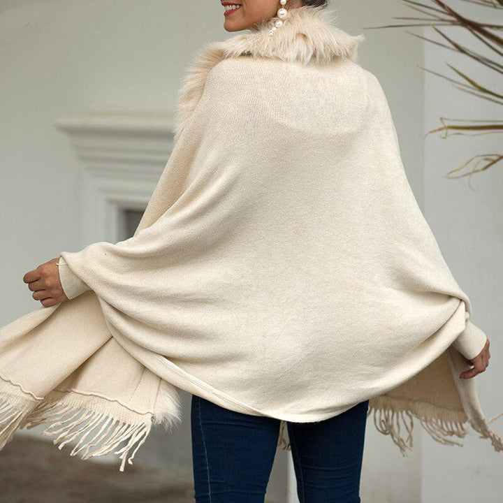 Hoogwaardige AbbysScarf dames wintersjaal van zacht imitatiebont. Comfortabel, warm en trendy abrikooskleur.
