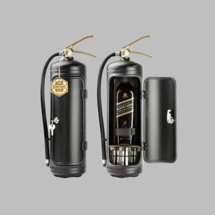 Geheime minibar in realistische brandblusser vorm, ideaal voor drankopslag en een origineel cadeau, rood/zwart design.