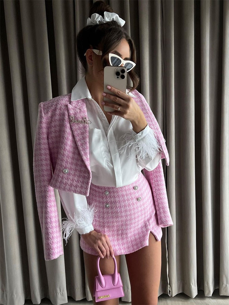 Elegante en modieuze roze Isla tweedelige set, dameskleding voor een chique en zelfverzekerde uitstraling.