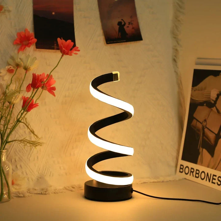 FlexiGlow S-vormige LED bureaulamp, energiezuinige en moderne verlichting voor comfortabel werken.