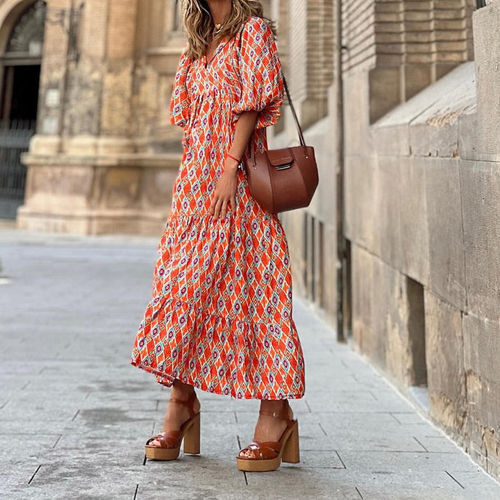 Strandjurk: Boheemse V-hals jurk met pofmouwen voor een relaxte en stijlvolle look.