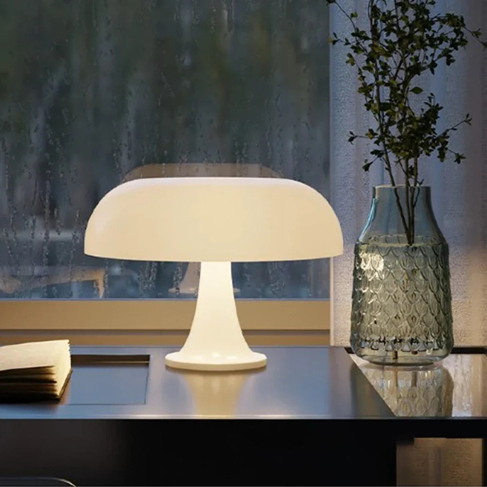 Decoratieve LED paddenstoel lamp, modern design, dimbaar en draadloos. Functionele bureaulamp of nachtlamp.