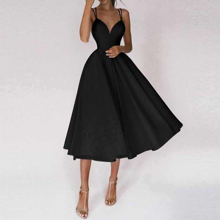 Chique dames avondjurk, klassieke snit en elegant silhouet, ideaal voor formele feesten en recepties.