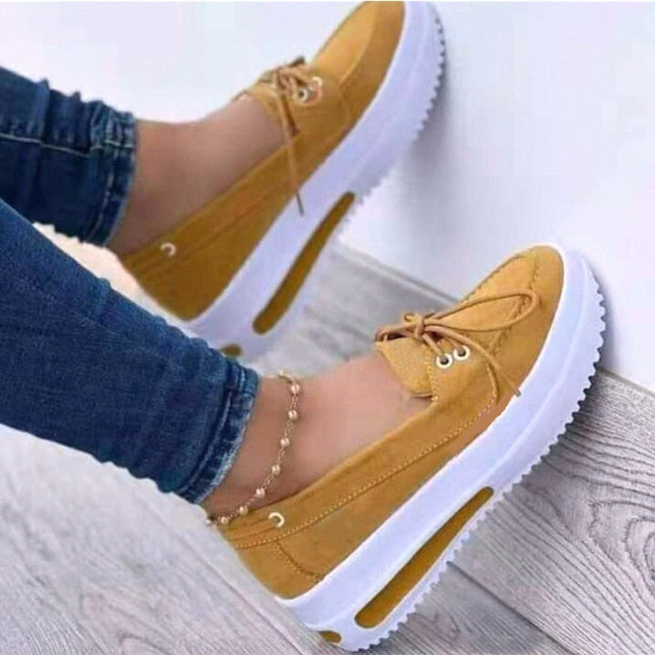 Zwarte comfortabele damesschoenen, stijlvol en veelzijdig voor elke gelegenheid. Trendy casual damesmode.