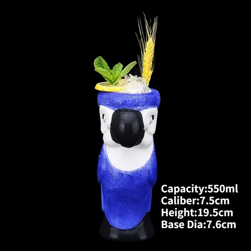Handgemaakte cocktail mok met abstract vrolijk design.