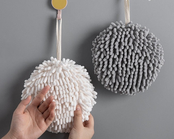 Zachte microvezel handbal, ideaal voor de badkamer. Sneldrogende en absorberende handdoek.