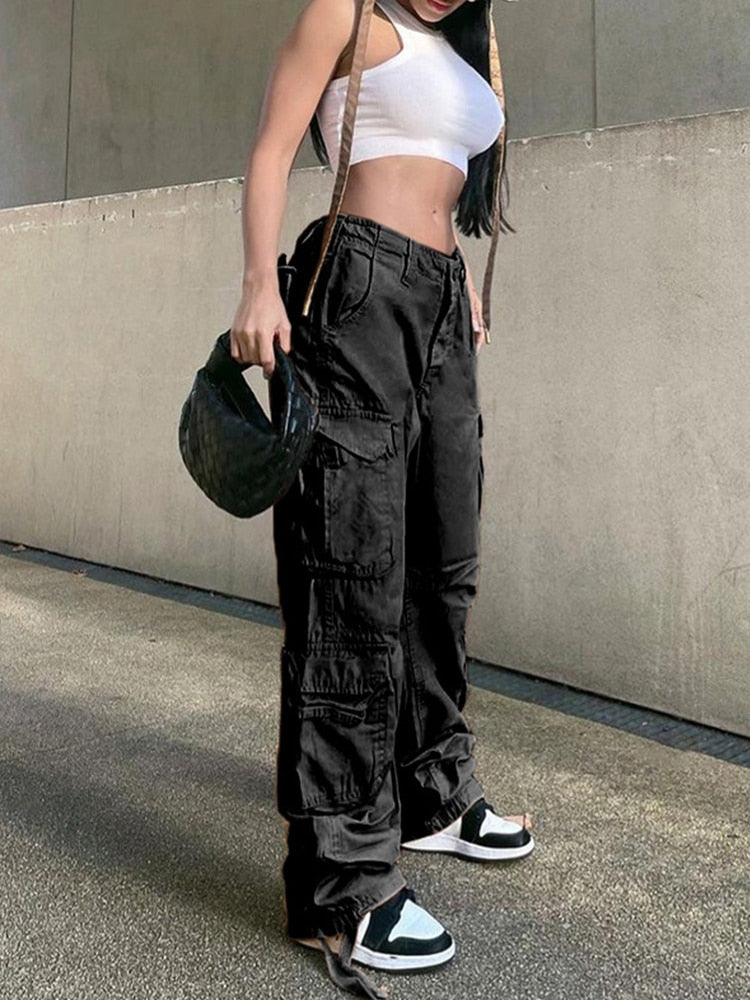 Stijlvolle dames cargo broek met wijde pijpen, ideaal voor casual mode in de lente en zomer.