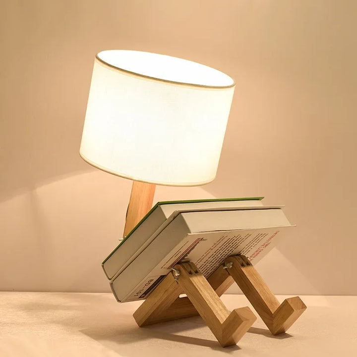 Speelse houten tafellamp RutanFlex, verstelbaar robot design. Met boekenhouder, decoratieve sfeerverlichting.