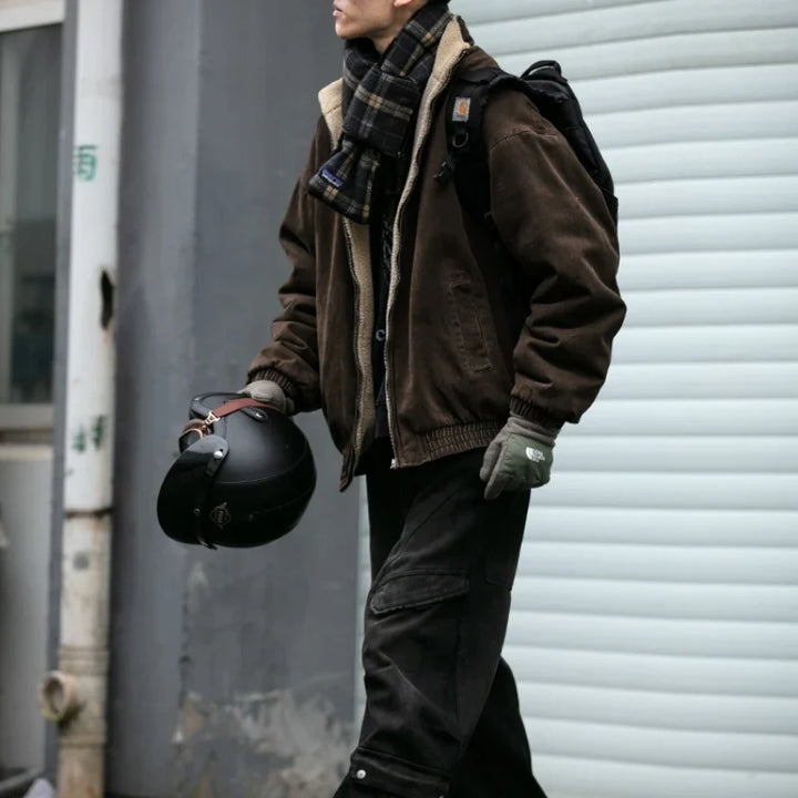 Losse pasvorm vintage heren winterjack, perfect voor streetwear. Warme, gewatteerde unisex jas voor wintermode.