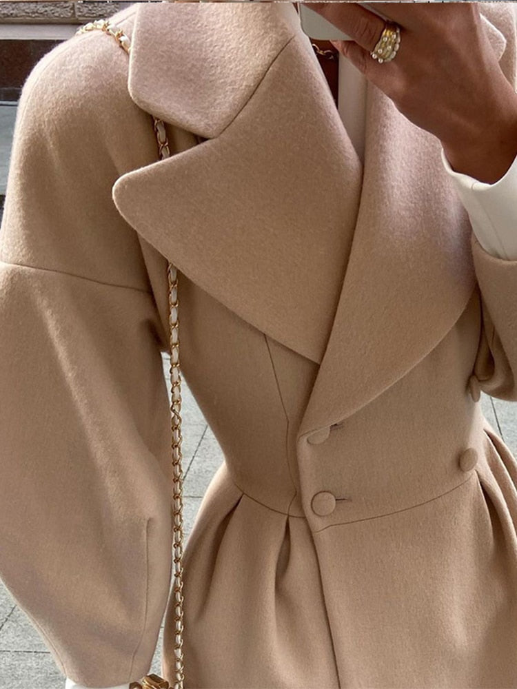 Dames lange jas, perfecte mix van stijl en warmte, voor een elegante look.