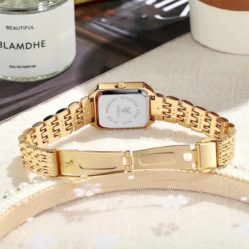 Close-up van minimalistisch dames quartz horloge; krasbestendig en waterbestendig.