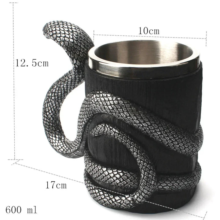 Middeleeuwse mok met gedetailleerd handvat, een uniek Vaderdag cadeau. Stoere viking beker voor heren.