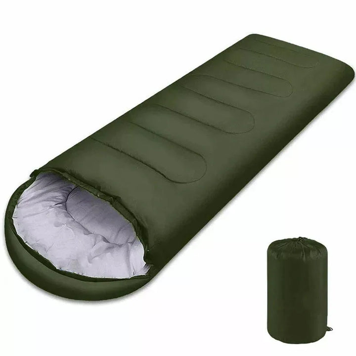 Functionele 4-seizoenen slaapzak met verstelbare capuchon en ritssluiting voor optimale warmte en comfort.
