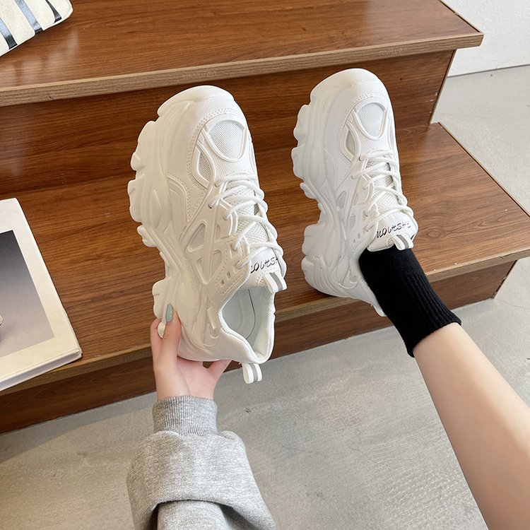 Witte Chezzie chunk sneakers voor dames, modern en trendy, perfect voor elke outfit.