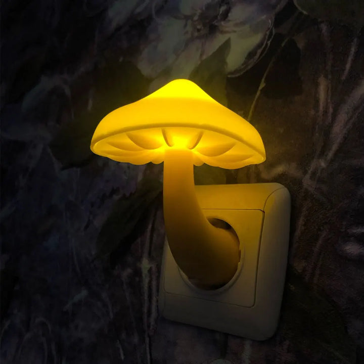 LED nachtlamp paddenstoel met automatische schemersensor, perfect voor kinderkamer of gang, geeft warm sfeervol licht.