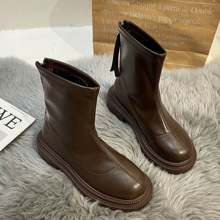 Detail van de robuuste plateauzool van de Dames Xina enkellaarsjes, voor extra comfort, grip en trendy look.