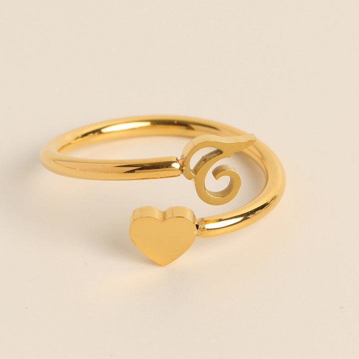 Initialenring voor dames, goudkleurig, met hart en persoonlijke letter, verstelbaar.