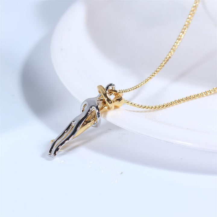 Elegante Omhelzing ketting voor mannen en vrouwen, goudkleurig RVS sieraad als liefdesverklaring.