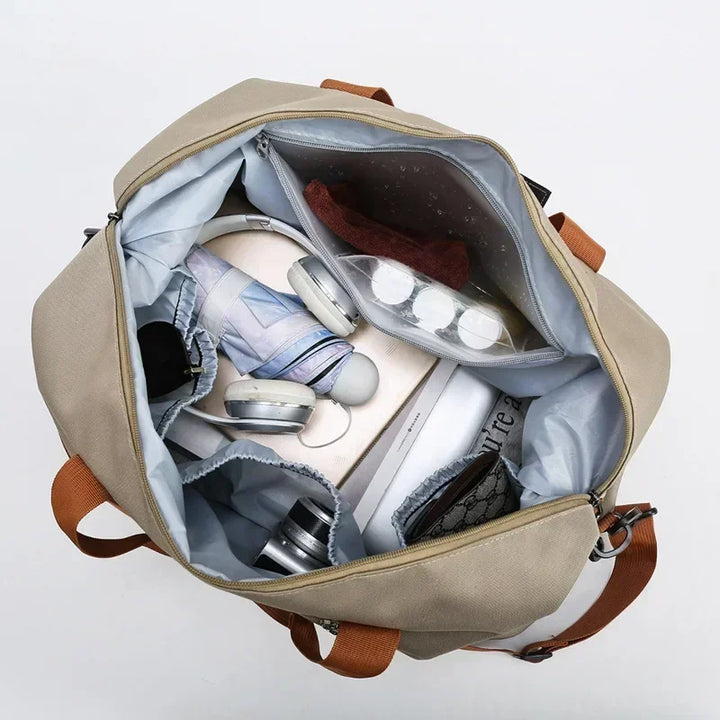 Moderne damestas, perfect als sporttas, weekendtas of gymtas, met slimme organisatie voor al je fitness gear.