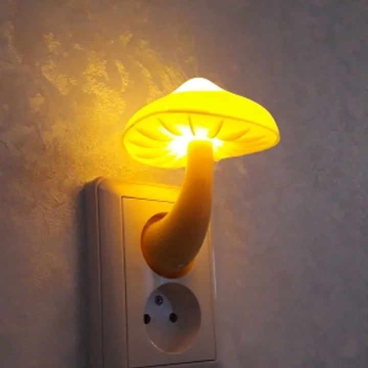 Schattige paddenstoel LED nachtlamp met lichtsensor voor automatisch aan/uit, ideaal als energiezuinige sfeerverlichting.