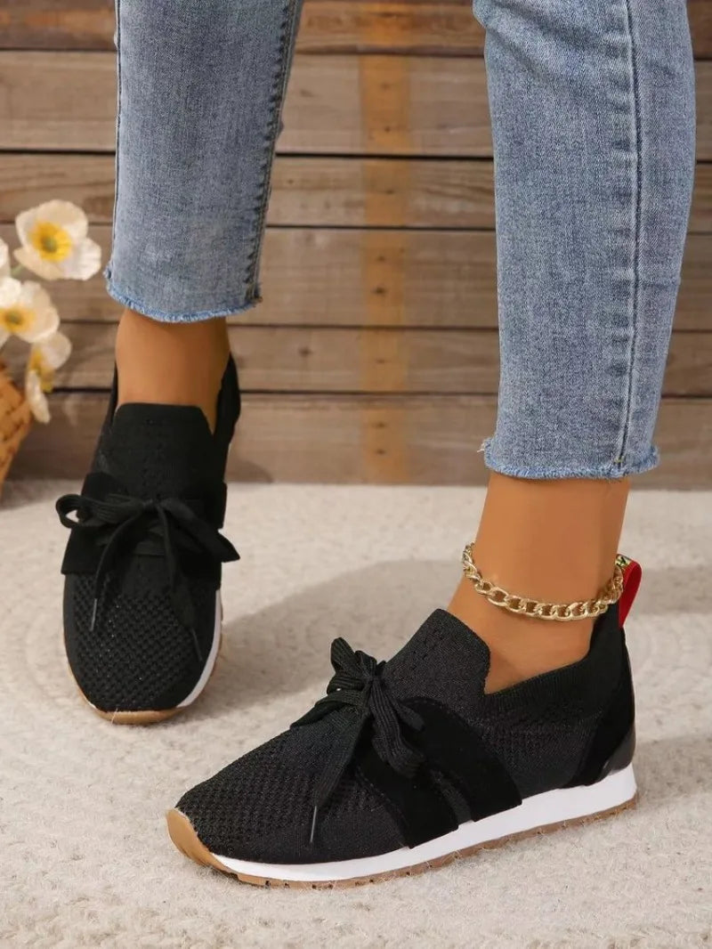 Sportieve dames sneakers, trendy en comfortabel, perfect voor dagelijks gebruik met een moderne meerkleurige look.
