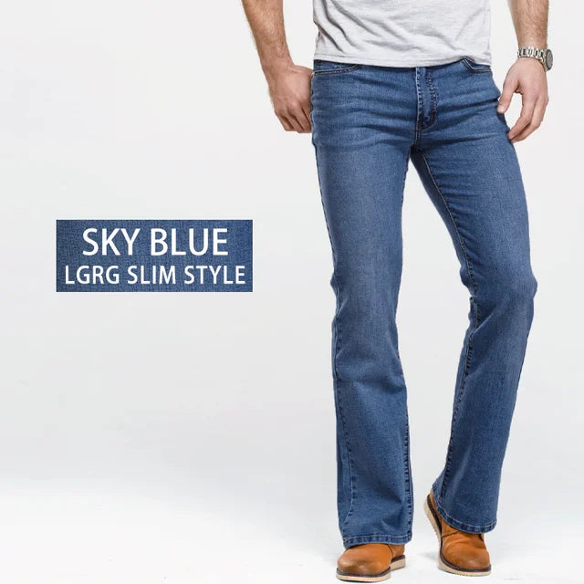Klassieke heren boot cut jeans in diep zwart. Essentieel item voor een comfortabele en chique stijl.
