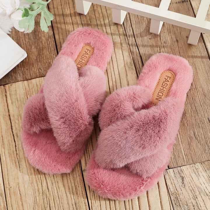 Beige warme fluffy dames pantoffels. Ideaal als zachte huisslippers voor ultiem comfort.