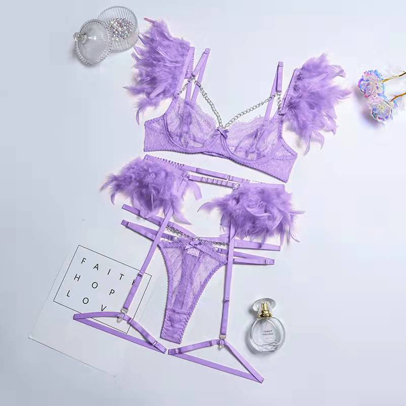 Sexy Mirella set met focus op de jarretelgordel. Dameslingerie met unieke details.