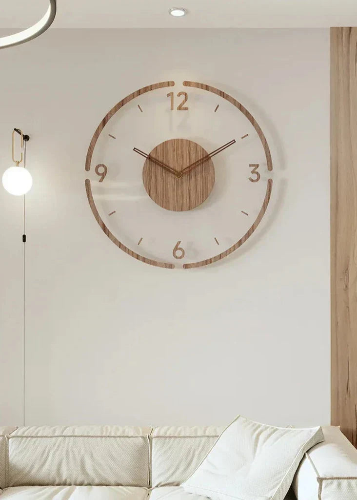 Moderne Scandinavische wandklok, minimalistisch design, stil uurwerk. Perfect voor woonkamer of kantoor.