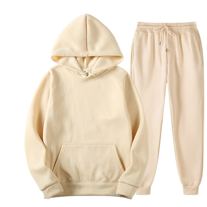 Zwart heren trainingspak met hoodie en jogger, ideaal voor sport of ontspanning.