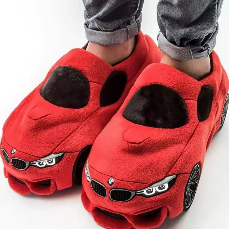 Comfortabele warme heren slippers AutoLuxe met sportauto design, ideaal voor gezellige winteravonden.