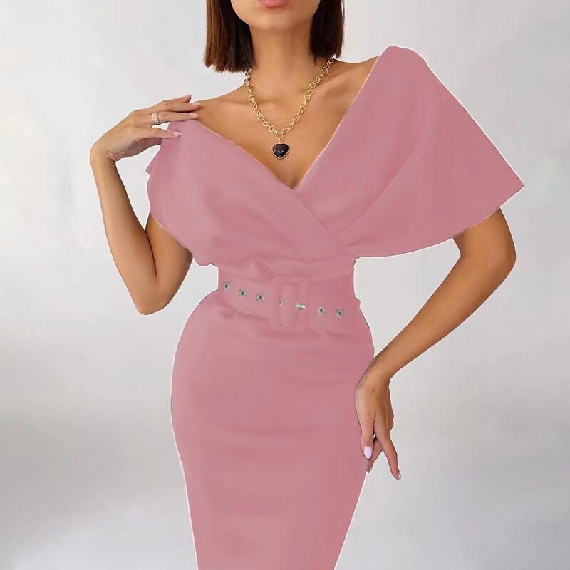 Mooie blauwe damesjurk, de veelzijdige ShellysDress. Ideaal voor zowel casual als feestelijke outfits.