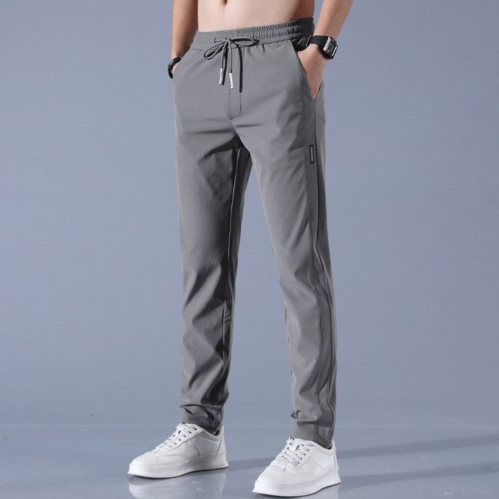 Comfortabele heren sportbroek, lichtgewicht en flexibel, perfect voor outdoor activiteiten en zomerkleding.