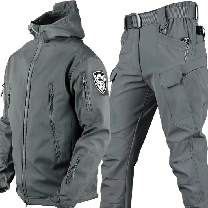 Tactische heren winddichte jas en waterdichte broek Logan set, perfect voor avontuurlijke buitensport. Duurzaam.