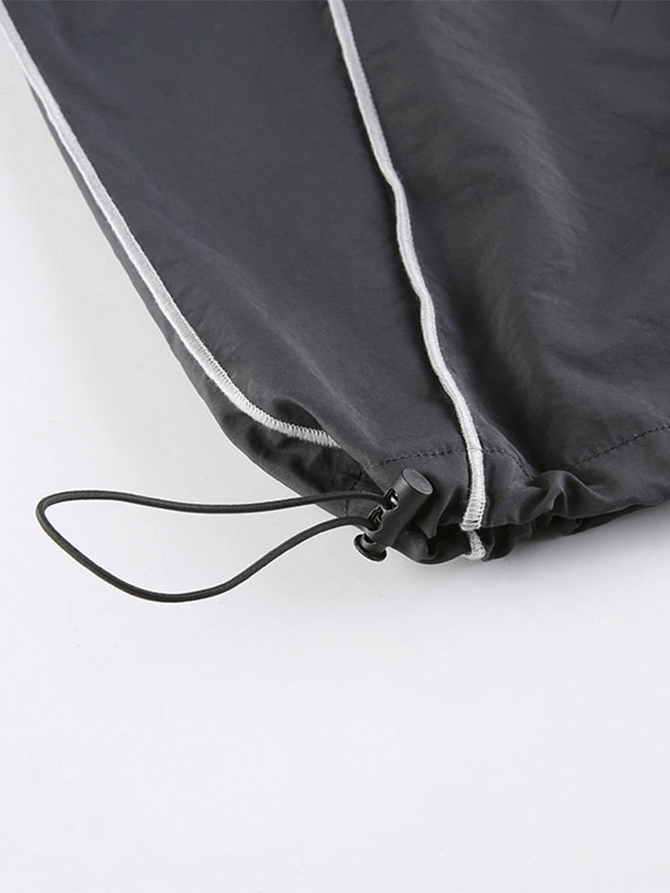 Zwarte dames baggy broek streetwear, jouw go-to voor een modieuze en comfortabele look.