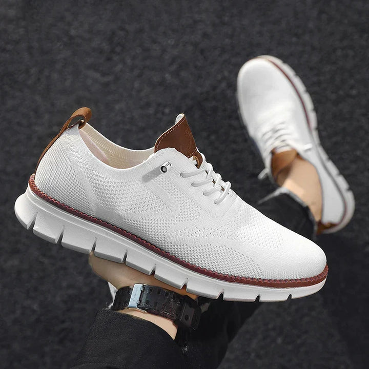 Zwarte heren casual sneakers in grote maten, voor superieur comfort en een stijlvolle pasvorm.