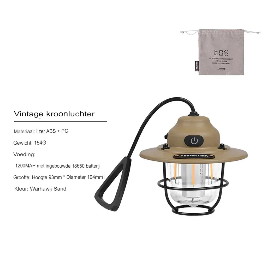 Retro LED campinglantaarn op kampeertafel, verlicht sfeervol de omgeving. Oplaadbaar en draagbaar.