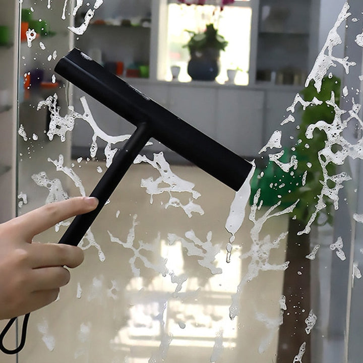 Efficiënte ramentrekker voor glas en tegels in de badkamer. Verwijdert vocht, voorkomt kalk en hygiëneproblemen.