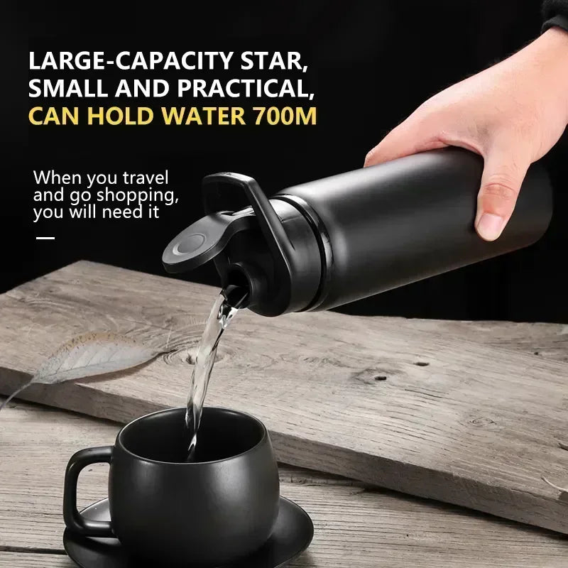 Portable RVS waterfles 700ml, robuust en milieuvriendelijk voor sporters en avonturiers.