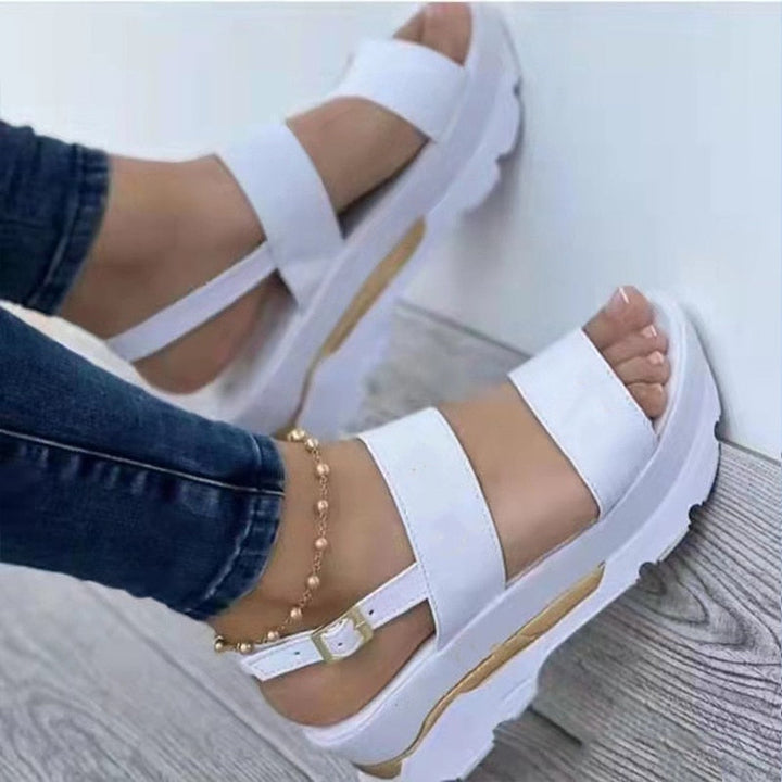 Elegante mode sandalen voor dames met plateauzool. Ideaal als trendy zomerschoenen of strandsandalen.