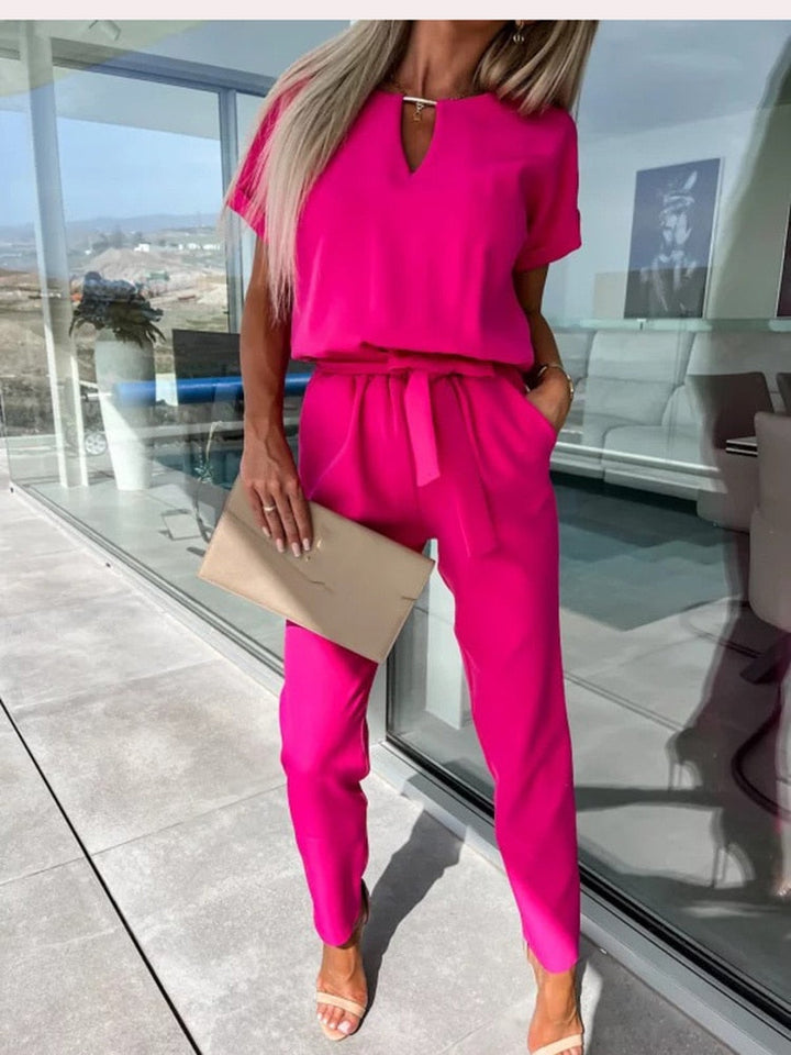 Rozenrode Dames Patty jumpsuit, elegant met V-hals en korte mouwen, perfect voor feestelijke zomer outfits.
